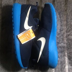 NIKE Blue Roshe Run Shoes